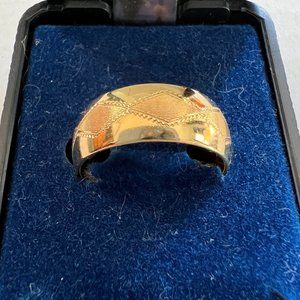 Women's Wide Gold Tone Band with Diamond Etching size 10